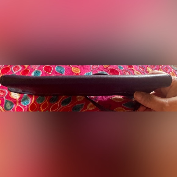 Beautiful Coach purple leather wristlet. EUC. Approximately 7 x 4“. - Picture 5 of 9